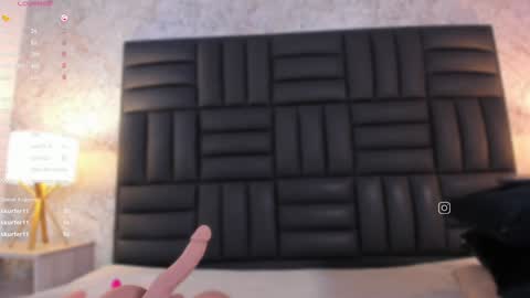 Snapshot of caro_martinezz chatting on February 7, 8:33 am    online show from February 7, 8:33 am