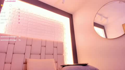 Snapshot of caro_martinezz chatting on February 28, 1:25 pm    online show from February 28, 1:25 pm