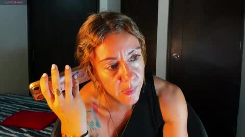 carolina_zaens online show from May 4, 12:17 am