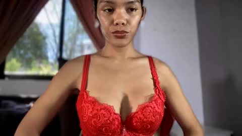 caroline_east online show from April 30, 12:59 am