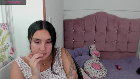caroline_rodriguez_9 online show from November 15, 9:05 pm