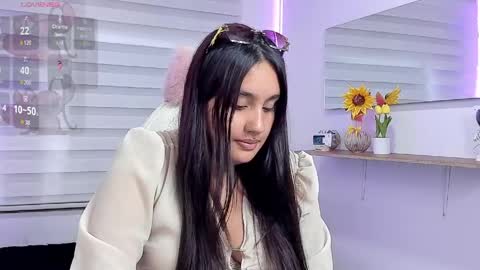 caroline_rodriguez_9 online show from May 20, 7:31 pm