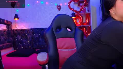 Caroline Scoth online show from March 2, 5:25 pm