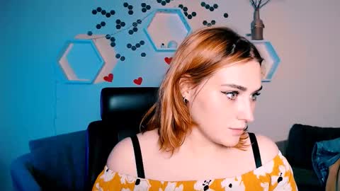 casey_meow_ online show from October 17, 5:33 am