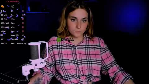 casey_meow_ online show from October 18, 8:40 am