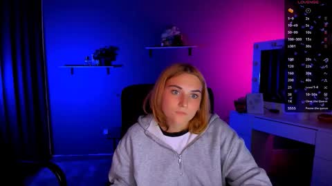 casey_meow_ online show from September 18, 1:04 pm