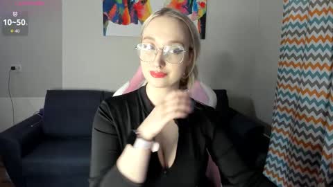 Cassie Rosss online show from November 24, 2:05 pm