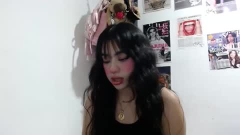 Snapshot of cat_mila_ chatting on October 23, 6:04 am Mila online show from October 23, 6:04 am