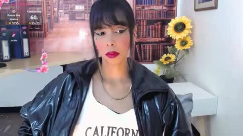 Queen Catalella online show from October 24, 3:40 am