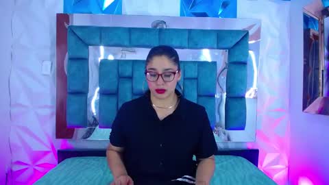 Snapshot of catalina_bustos chatting on February 26, 3:35 am Catalina bustos online show from February 26, 3:35 am
