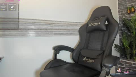 Catalina Winslet online show from April 4, 9:00 pm