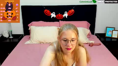 Snapshot of catmintlush chatting on October 23, 12:12 am CatmintLush online show from October 23, 12:12 am
