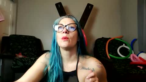 CatsKinks online show from December 18, 7:58 am