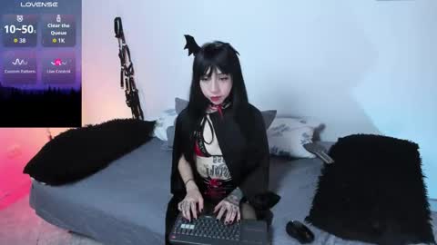 Snapshot of cattnamy chatting on November 1, 7:07 am CattNamy online show from November 1, 7:07 am