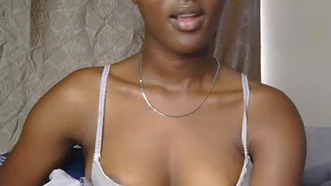 cee_queen online show from June 17, 8:52 am