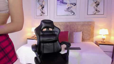 celeste_collinss_ online show from December 3, 11:44 am