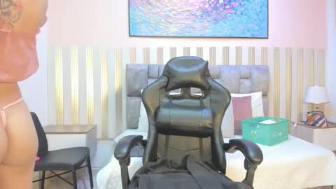 celeste_collinss_ online show from November 29, 5:37 am