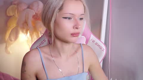Snapshot of celeste_eyes0n chatting on October 20, 9:53 pm Celeste  online show from October 20, 9:53 pm