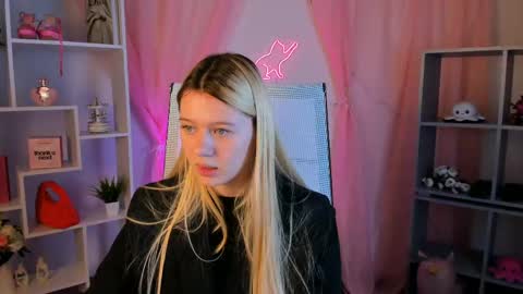 your cute kitty online show from May 14, 7:01 pm