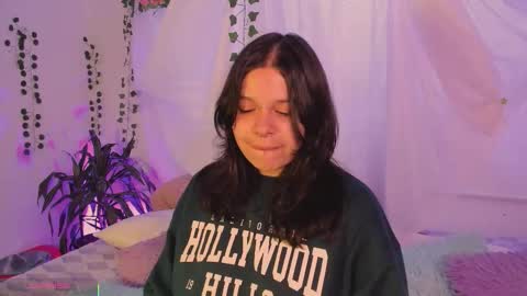 Hello guys my name is Sofi and Lizzie and  Vanessa online show from December 20, 4:08 am