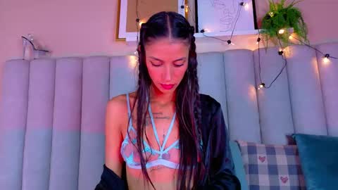 Snapshot of chaneladamss_ chatting on October 22, 3:10 am C H A N E L online show from October 22, 3:10 am