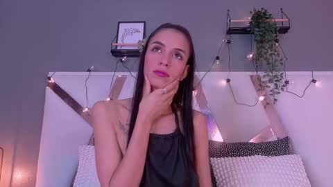 Snapshot of chaneladamss_ chatting on September 24, 7:42 pm C H A N E L online show from September 24, 7:42 pm