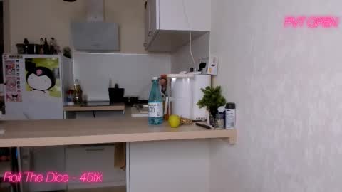 Snapshot of channeluwu chatting on February 27, 9:25 pm Holly online show from February 27, 9:25 pm