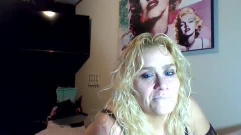 Snapshot of chaosangel33 chatting on September 17, 7:23 am Ms. Behaving online show from September 17, 7:23 am