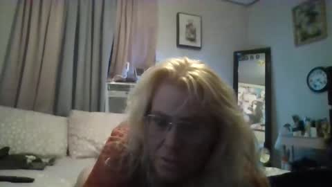 Snapshot of chaosangel33 chatting on September 28, 10:35 am Ms. Behaving online show from September 28, 10:35 am