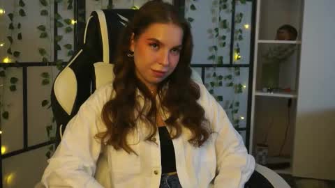 Snapshot of charlinemanke chatting on October 8, 5:30 pm Dannie online show from October 8, 5:30 pm