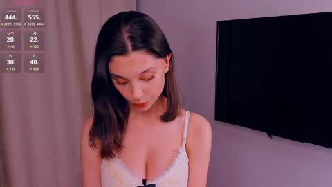 Yumi online show from March 23, 7:30 pm