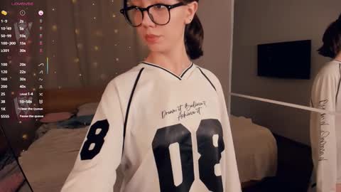 Yumi online show from March 2, 8:15 pm