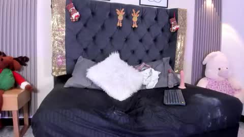 charlot_vega_ online show from December 5, 9:23 pm