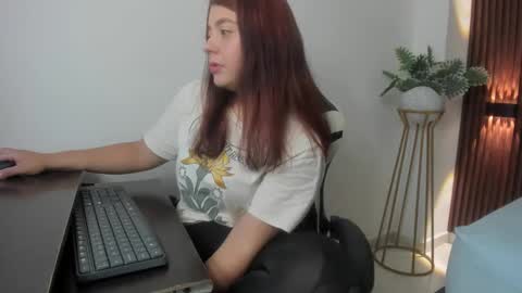 Snapshot of charlotee_rouse chatting on October 17, 8:13 pm CHARLOTEE online show from October 17, 8:13 pm