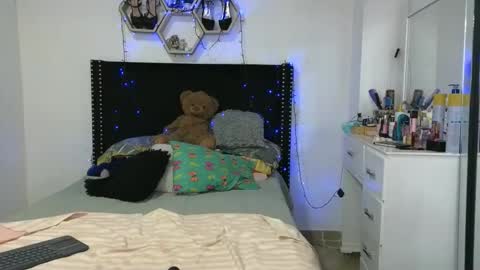 charlotte_027 online show from January 18, 5:16 am