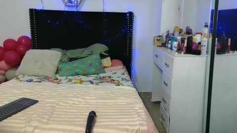 charlotte_027 online show from April 16, 2:33 am