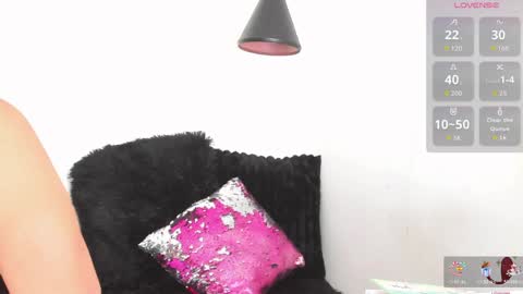 charlotte__milf online show from April 4, 7:32 pm