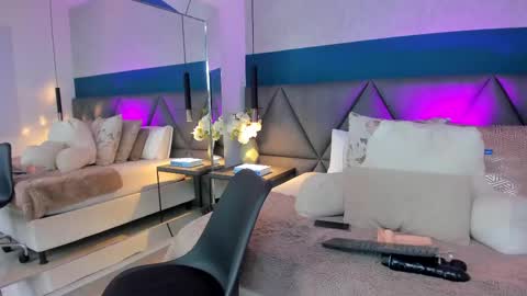 Charlotte online show from February 26, 1:32 pm