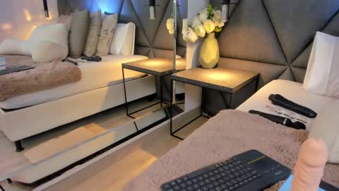 Charlotte online show from February 24, 1:42 pm