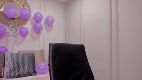 charlottebrownn_ online show from February 12, 2:26 am