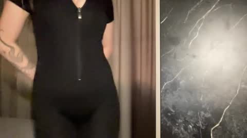 CharlotteXGold online show from March 9, 4:55 pm