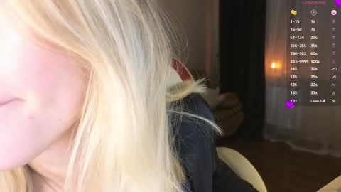 Snapshot of charming__kitty chatting on September 29, 7:57 pm Kira online show from September 29, 7:57 pm