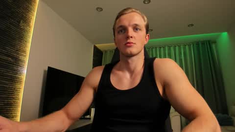 Snapshot of chasereed_ chatting on October 21, 9:29 pm Chase Reed online show from October 21, 9:29 pm