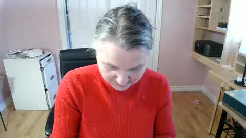 chealsiek online show from April 7, 8:33 pm