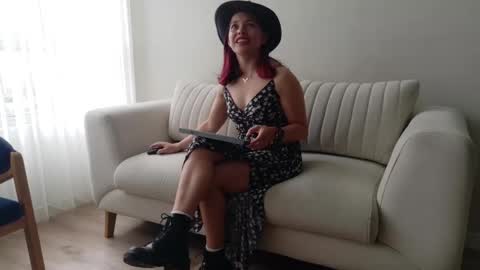 Snapshot of cheek_chic12 chatting on October 22, 8:43 pm Regina Phalange online show from October 22, 8:43 pm