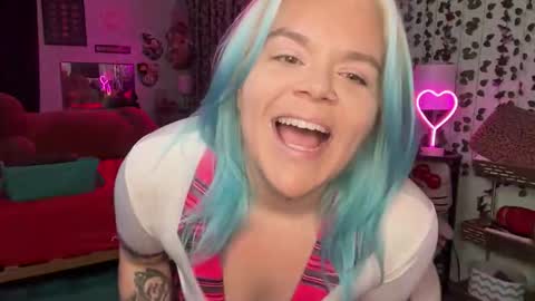 CherryBombBomb online show from April 18, 5:20 am