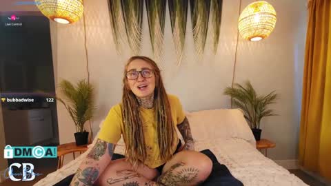 Snapshot of cheviblue chatting on February 3, 3:17 pm Chevi Blue online show from February 3, 3:17 pm