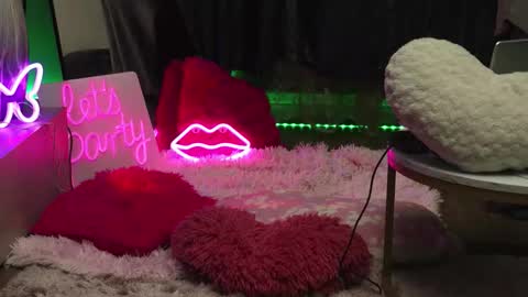 Chicababe29 online show from March 7, 9:15 pm