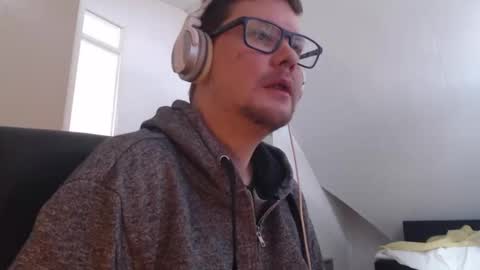 chillzonecam online show from March 28, 1:45 pm