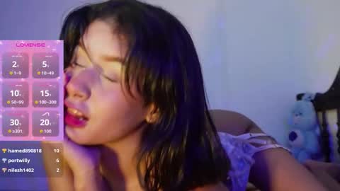 C H L O E  online show from March 25, 7:48 am